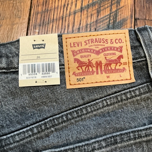 Levi’s 501 Original High Rise Cutoff Jean Shorts in Washed Black NWT Size 26 - Picture 5 of 9